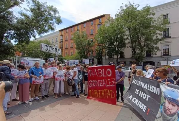 FAPE A FAVOR DE LA LIBERTAD DE PABLO GONZALEZ Concentracin libertad Pablo Gonzlez copia