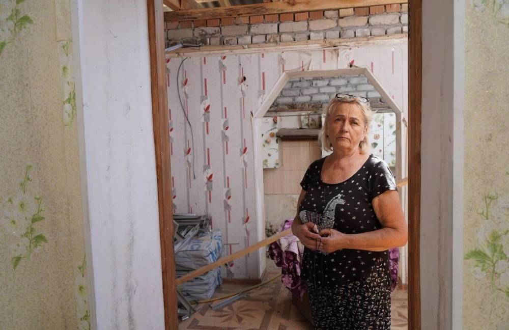 acnur HALYNA EN EL INTERIOR DE SU VIVIENDA DAADA EN sHJEVCHENKOVE