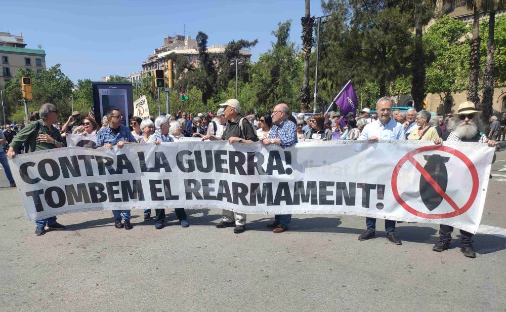 manifestaci contra la guerra 26042026 1777222145808