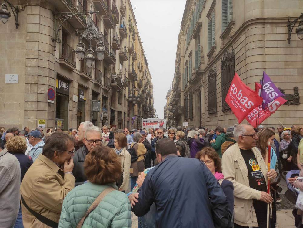 sanitat 07042024 manifestants arribant a la plaa 1712517503372 disminuido a 998 k