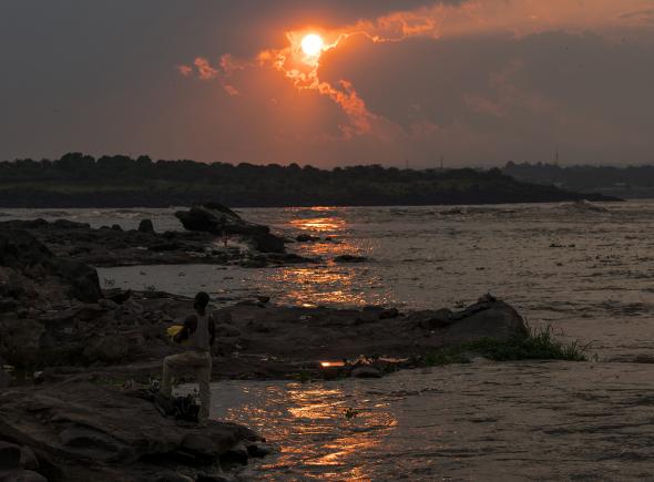 ACNUR ATARDECER EN EL RIO CONGO KINSHASA CAPITAL DE LA RDCONGO